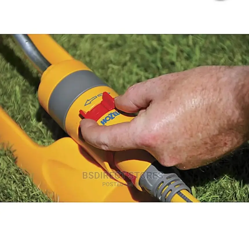 Hozelock Aquastorm Oscillating Garden Lawn Sprinkler 200m2