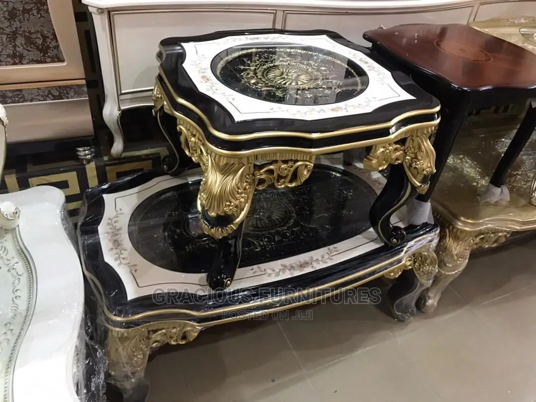Royal Center Table With Side Stools