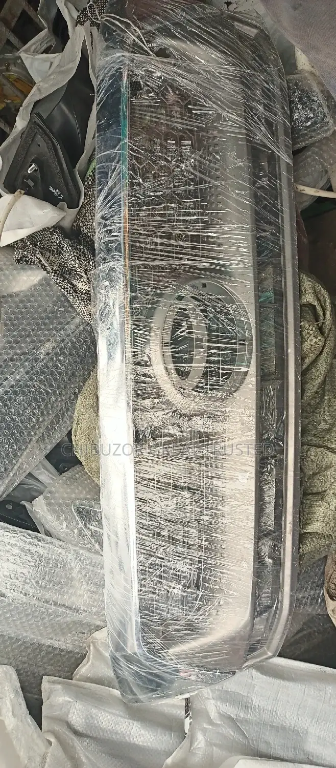 Front Grill Hilux 2010
