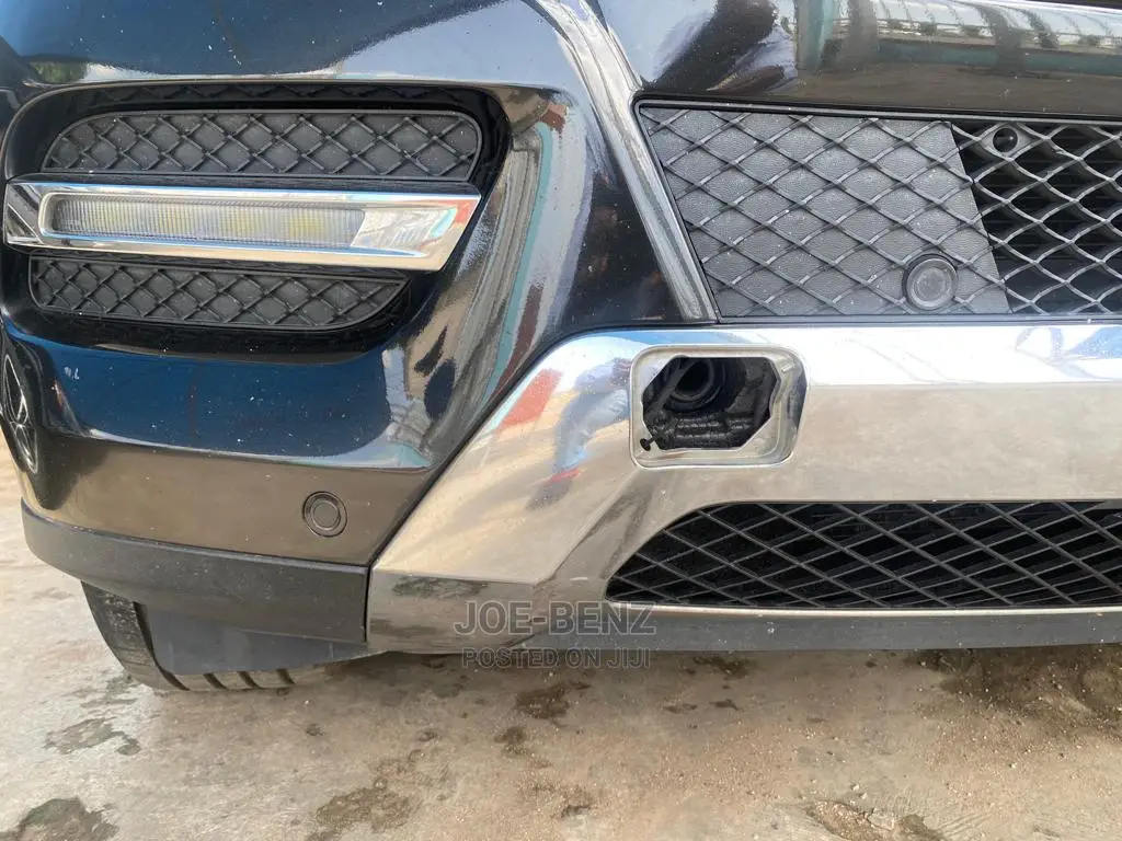 ML 350 2013 Front Bumper Cover