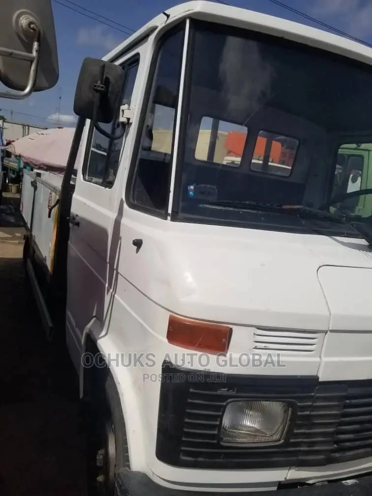 M/Benz 608 Pick Up Van