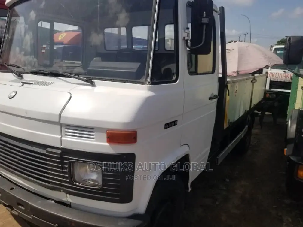 M/Benz 608 Pick Up Van