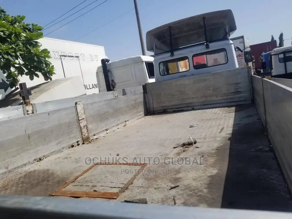 M/Benz Truck Pick Up Van 814