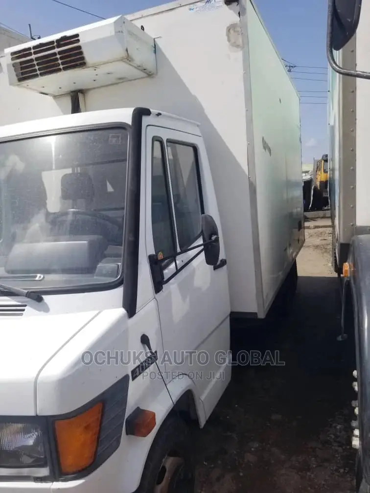 M/Benz Cooling Van 408 Model
