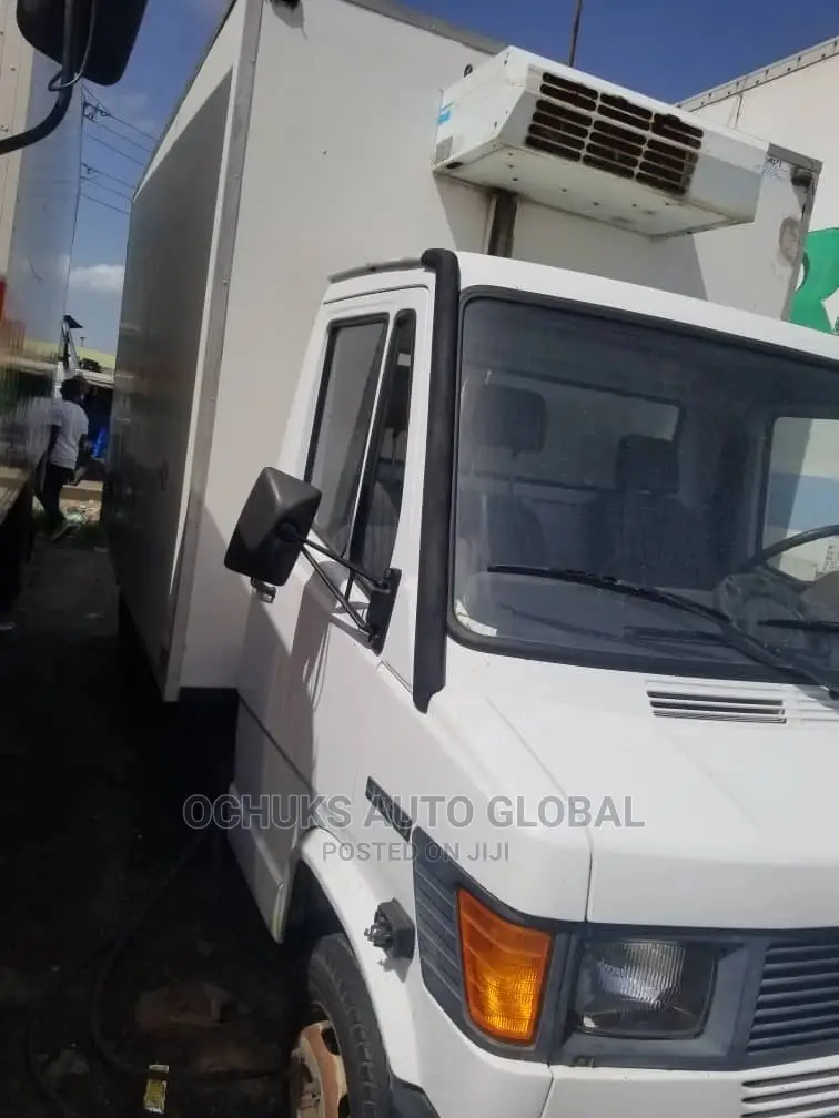 M/Benz Cooling Van 408 Model