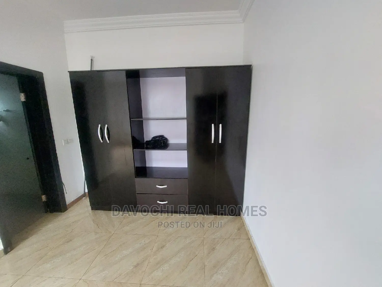 3bdrm Block of Flats in Chevron Drive, Lekki for rent