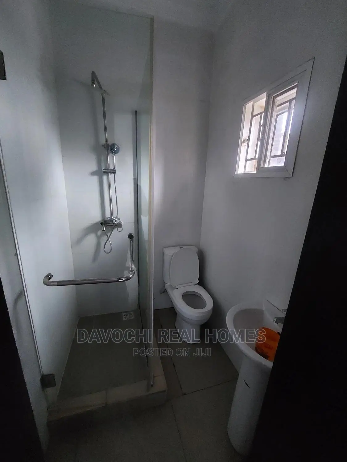 3bdrm Block of Flats in Chevron Drive, Lekki for rent
