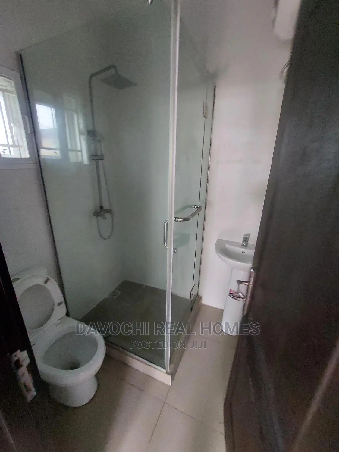 3bdrm Block of Flats in Chevron Drive, Lekki for rent