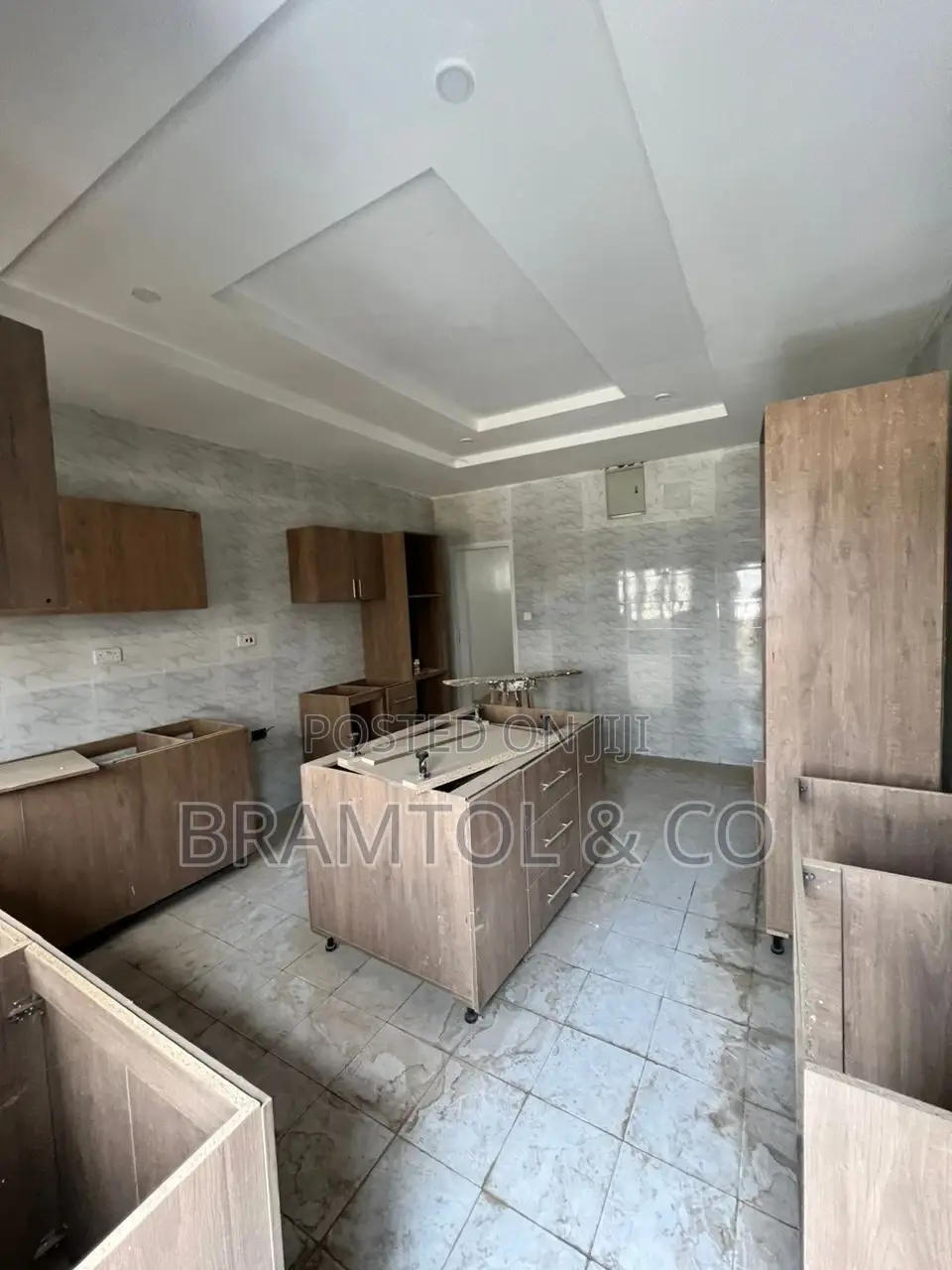 4bdrm Townhouse / Terrace in With Bq, Jabi for rent