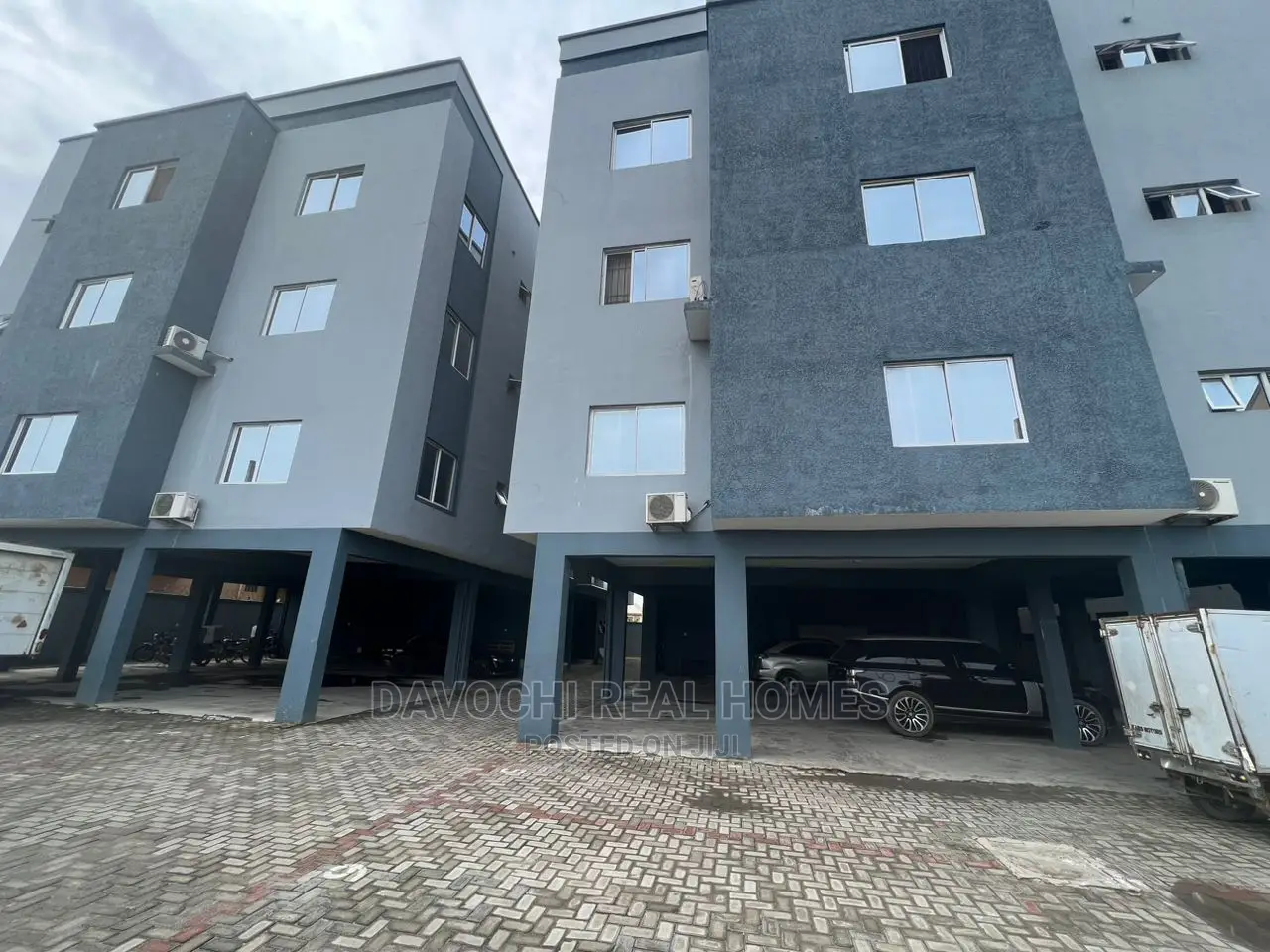 3bdrm Apartment in Orchid Road, Lekki for sale