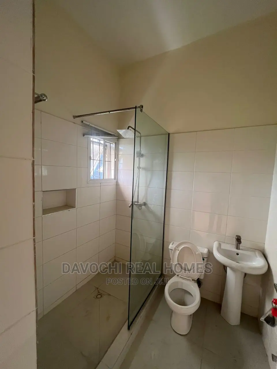 3bdrm Apartment in Orchid Road, Lekki for sale