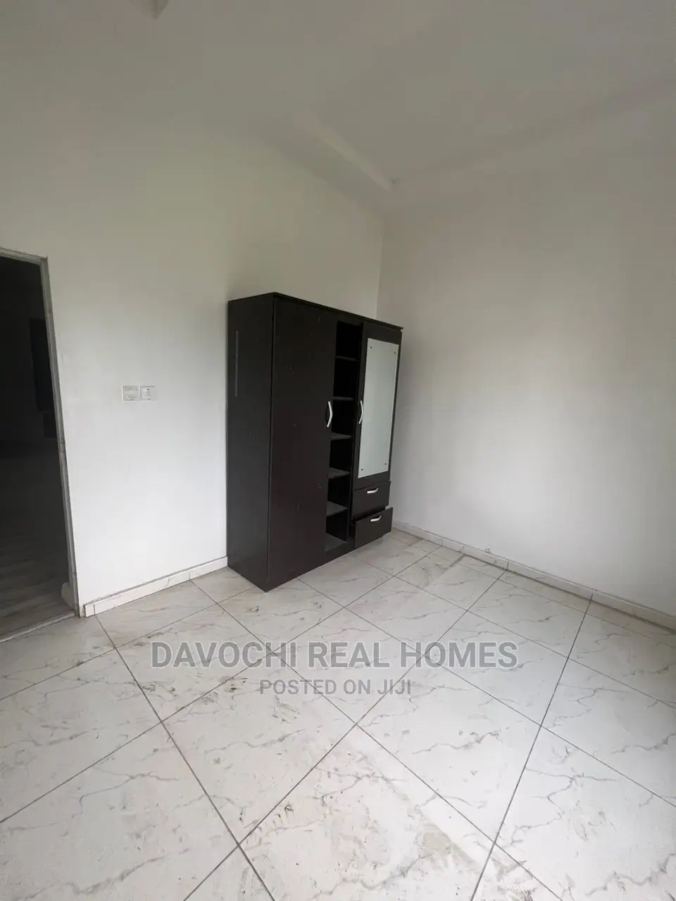 3bdrm Apartment in Orchid Road, Lekki for sale