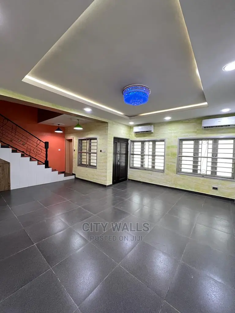 4bdrm Townhouse / Terrace in Chevron for rent