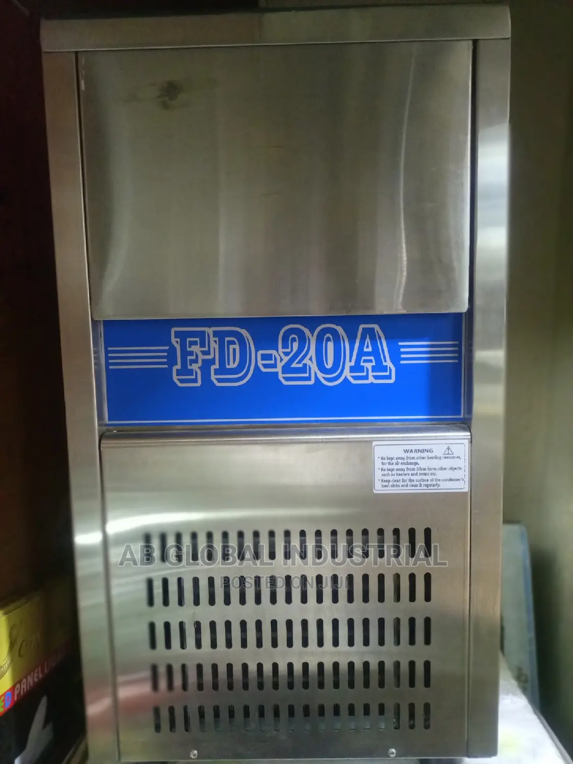 Ice Cube Machine 32 Cubes Stainless Steel Body