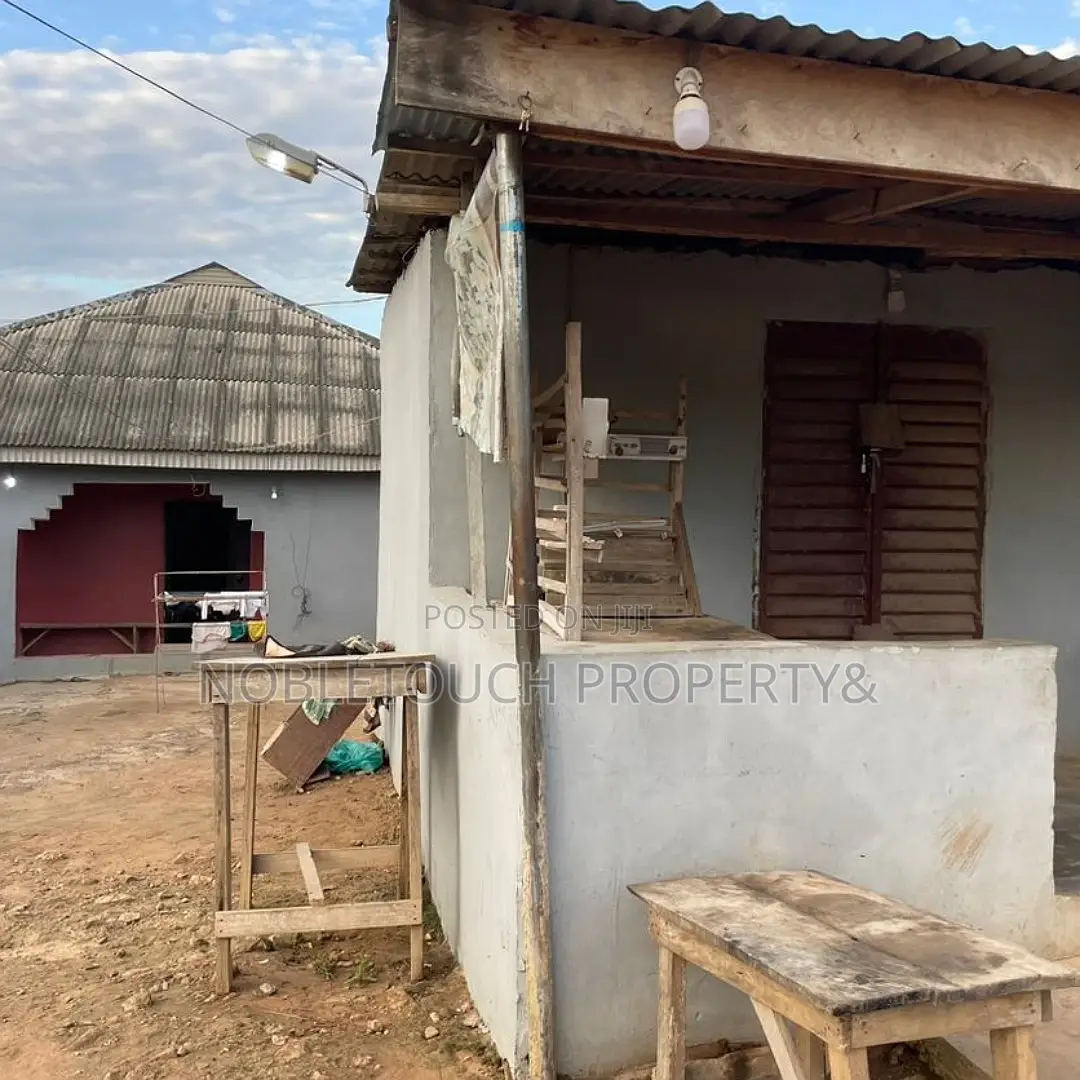 10bdrm Bungalow in Ifo Ogun State for sale