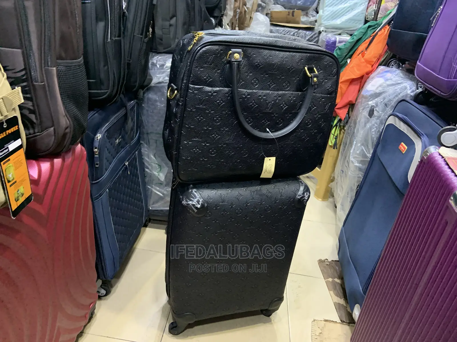 Small Size Quality Imported Lv Traveling Box With Kit