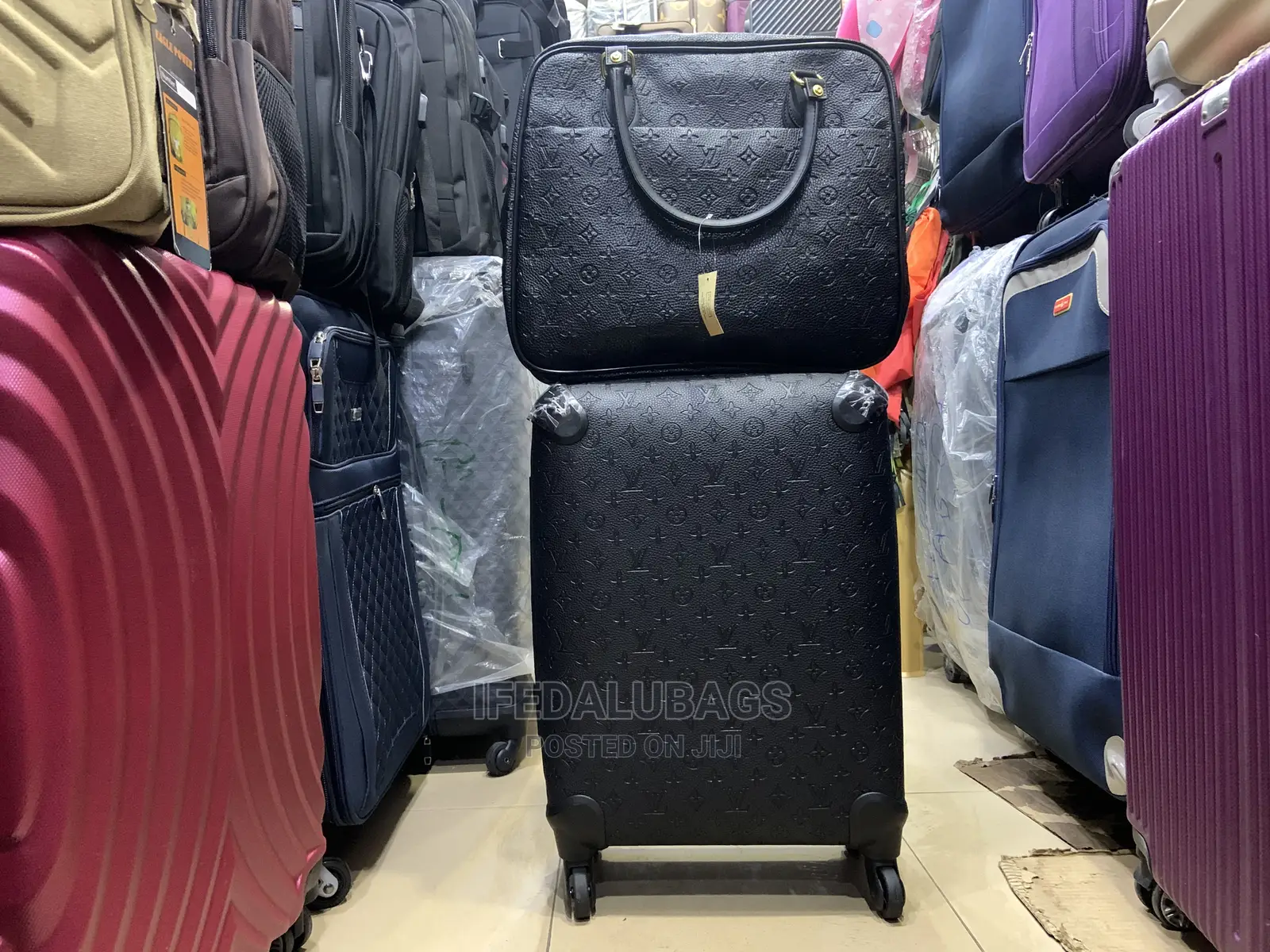 Small Size Quality Imported Lv Traveling Box With Kit