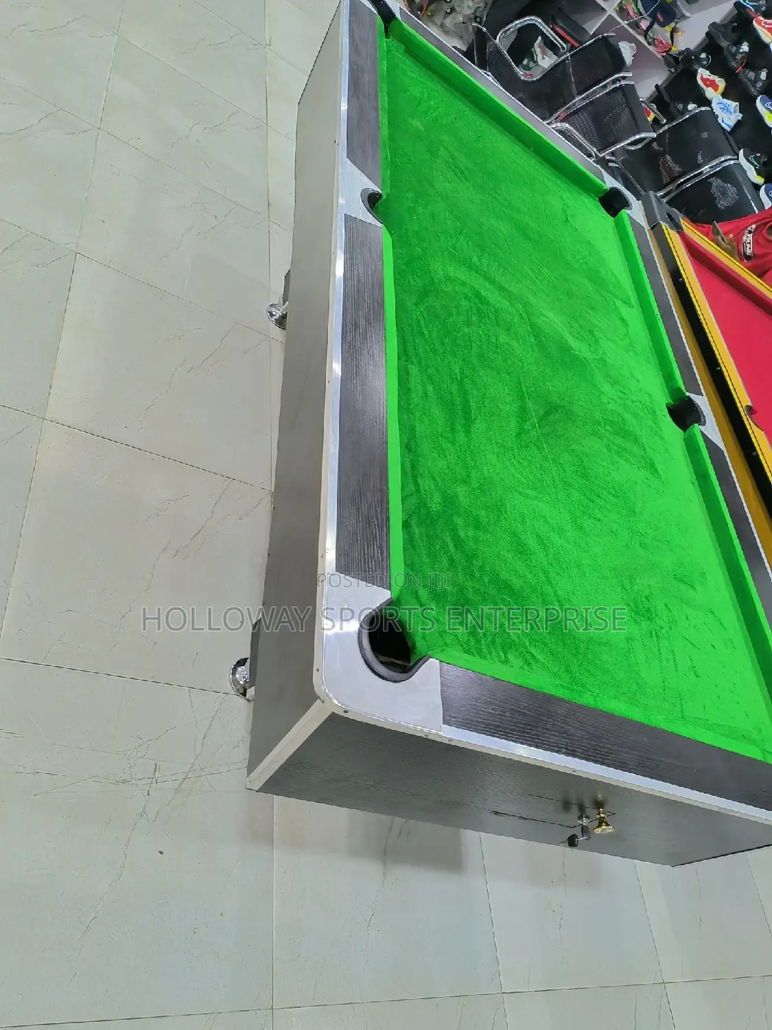 Quality 8ft Pool Table With Accessories