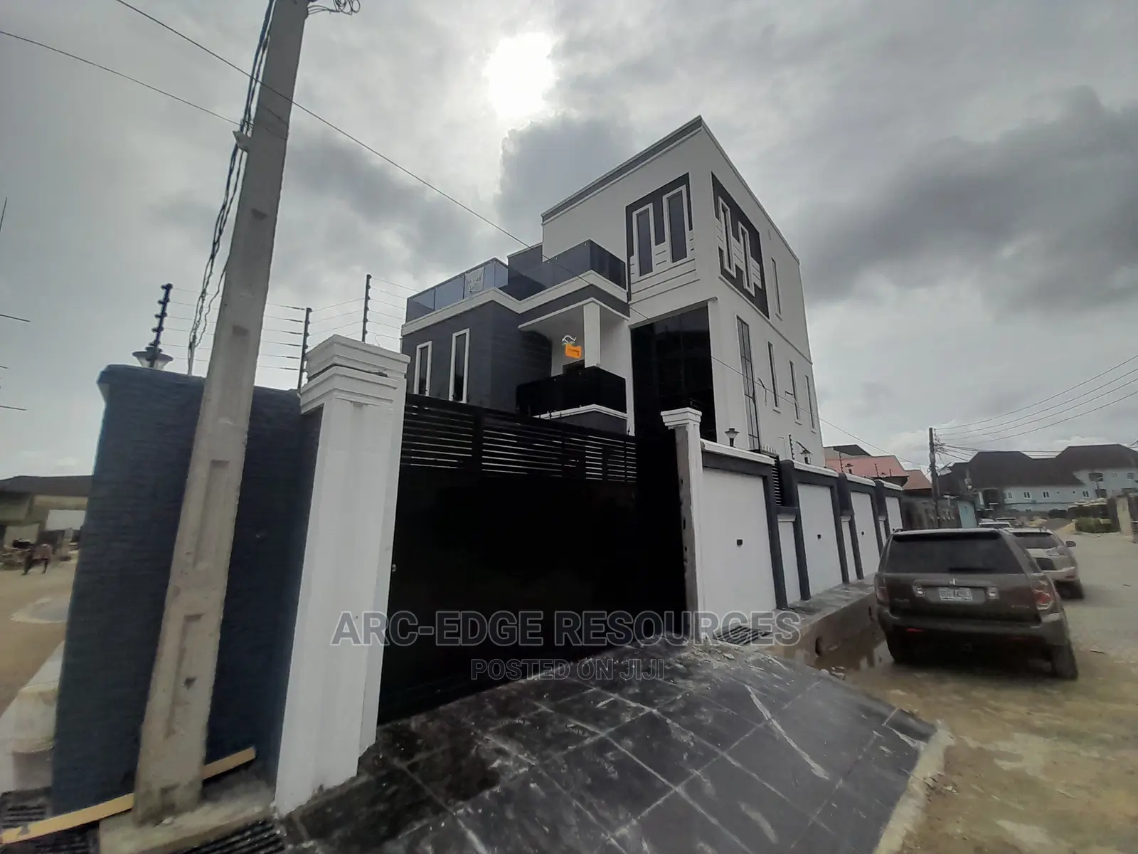 4bdrm Duplex in Ago Palace for sale