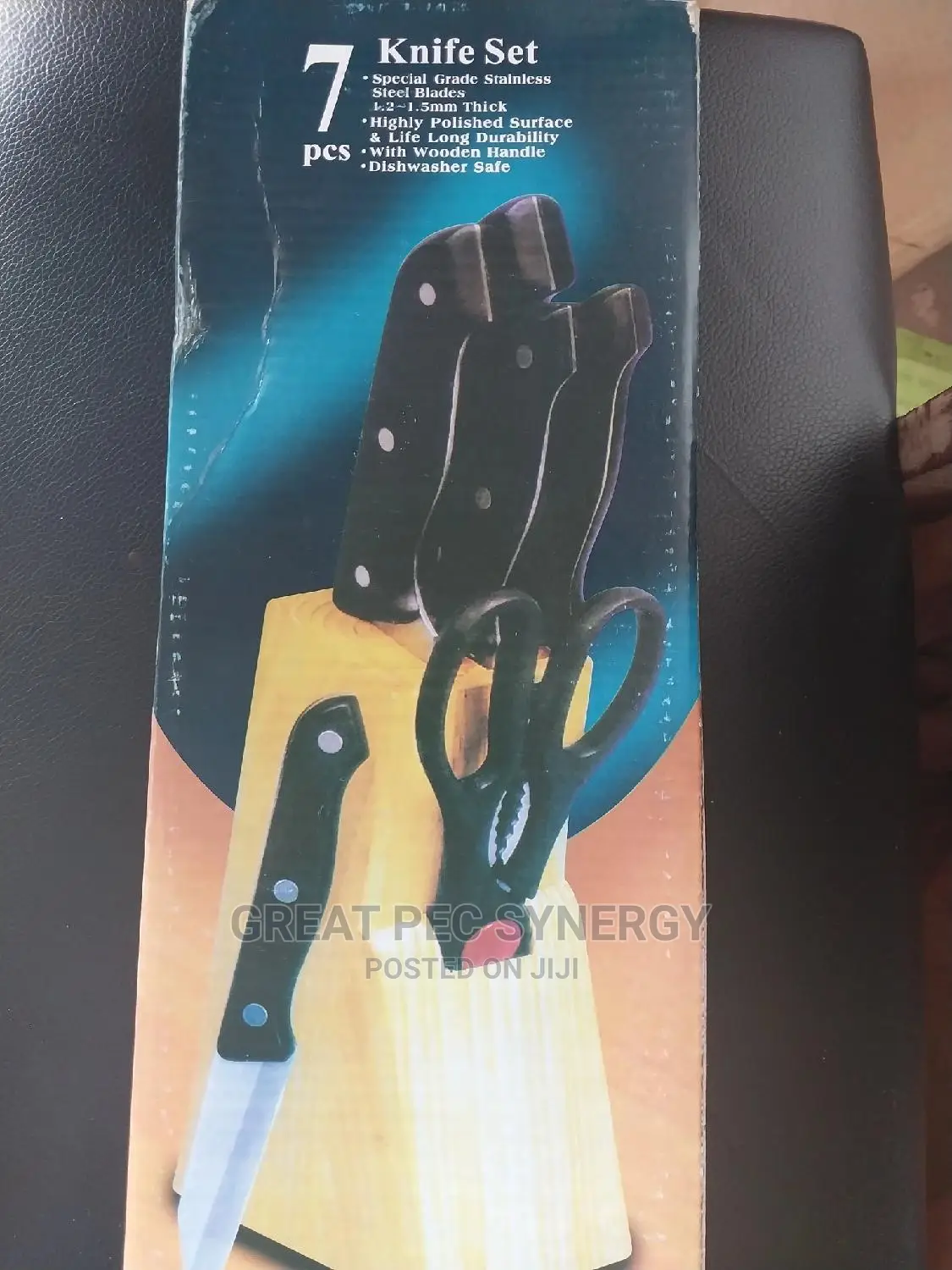 7 Pieces Set of Knives With Rack