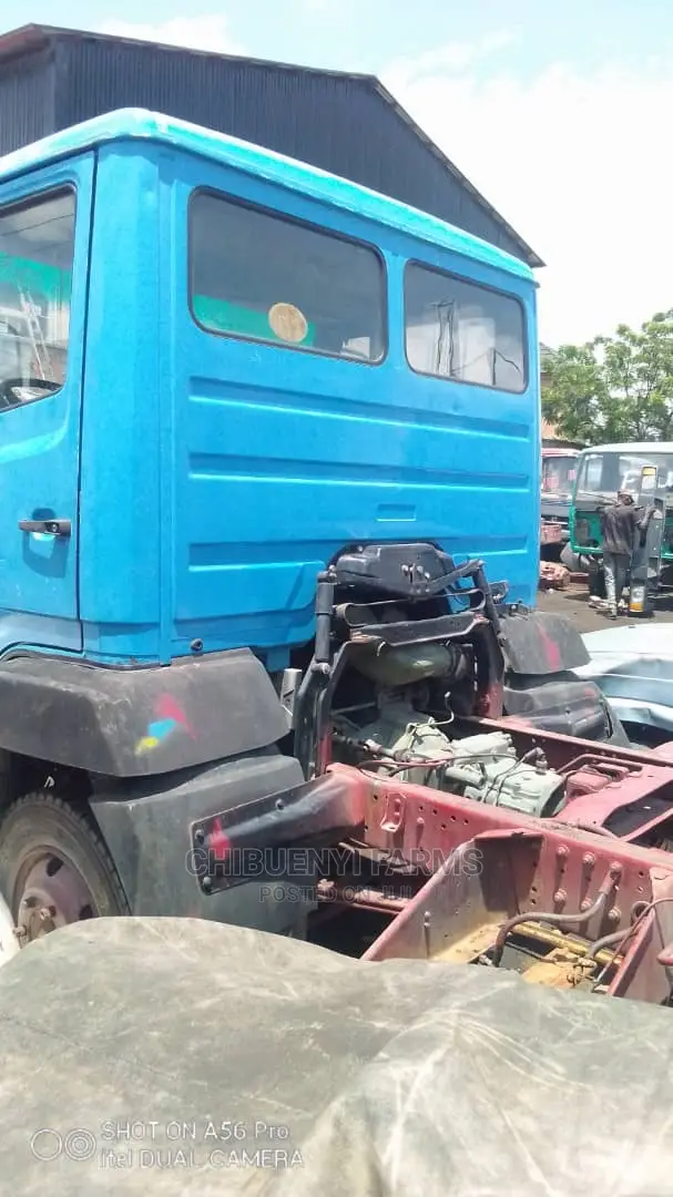 Mercedes 814 Truck 6 Cylinders (Half Chassis)