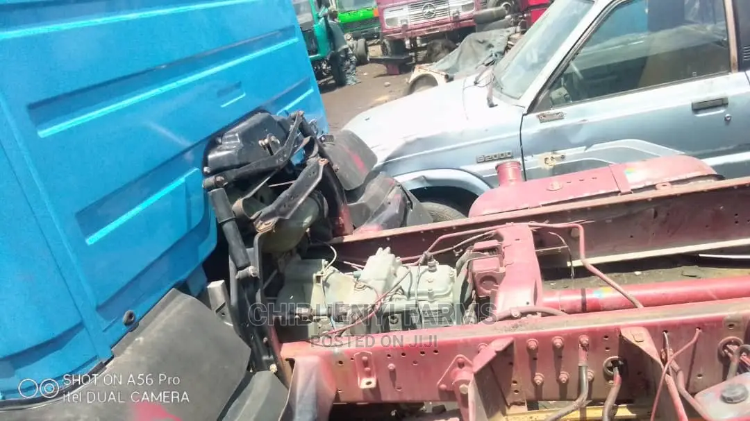 Mercedes 814 Truck 6 Cylinders (Half Chassis)