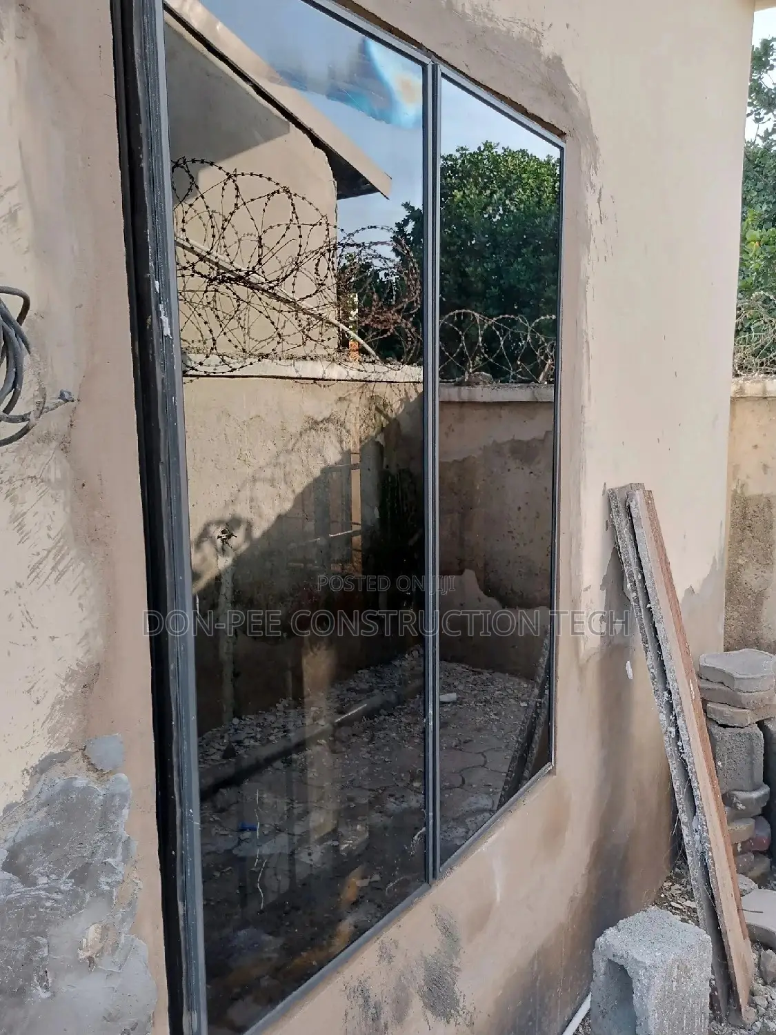 Frameless Glass Window