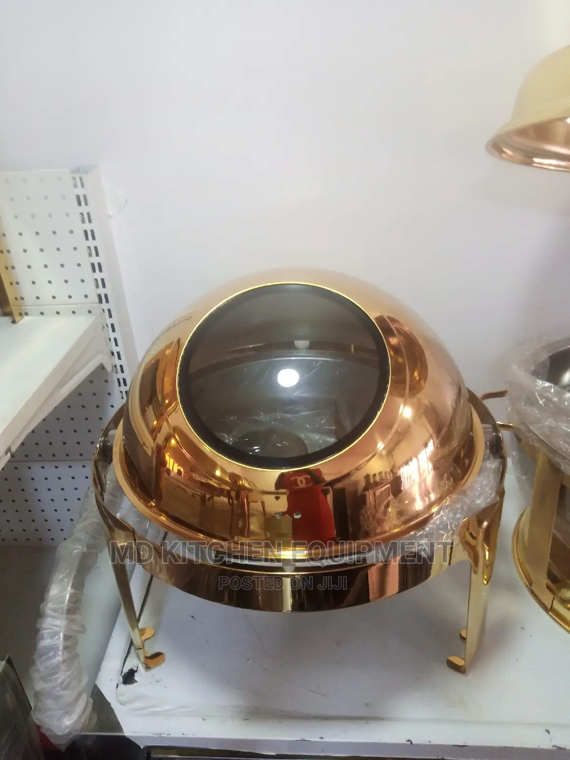 Round Chaffing Dishes (Gold Glass)