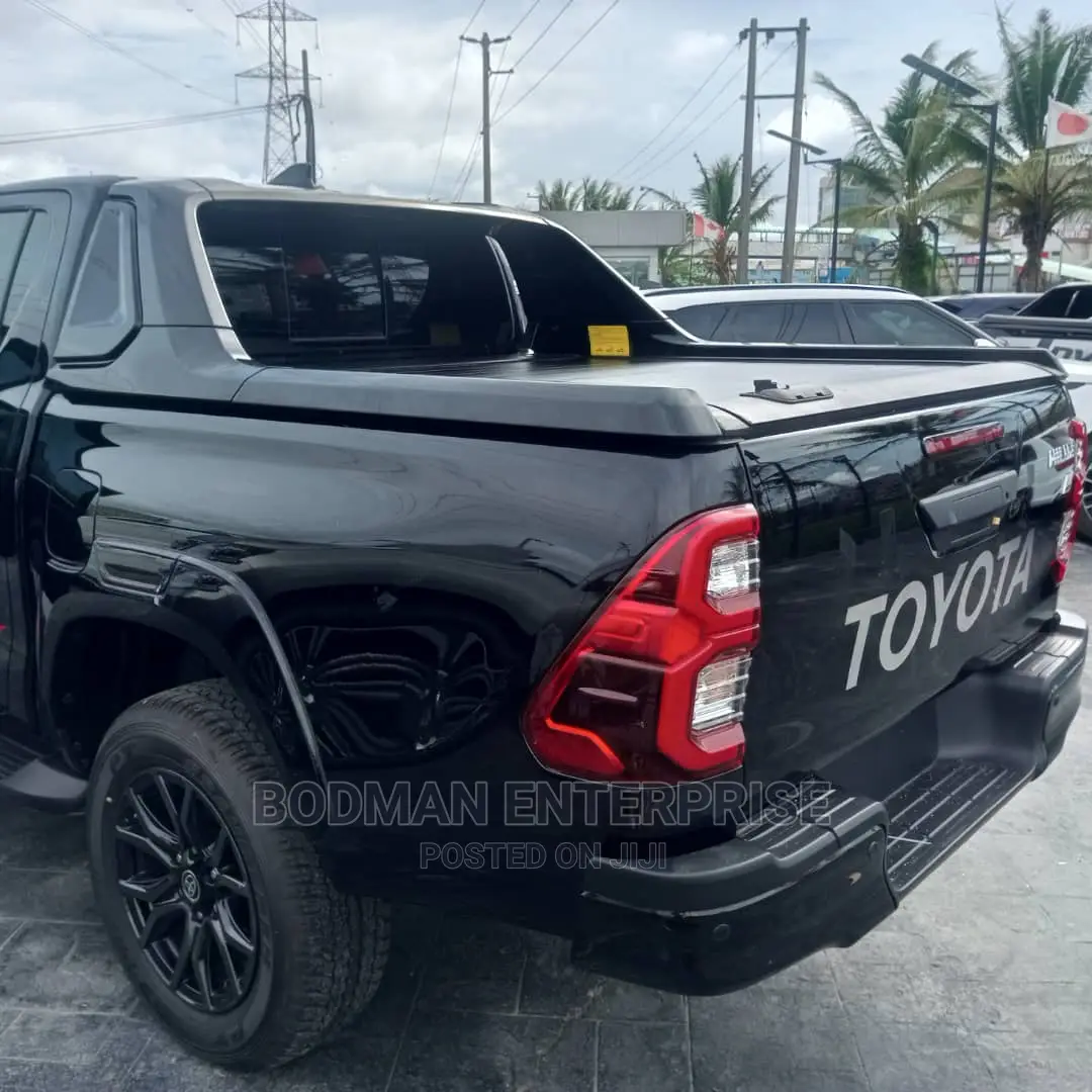 Hilux New Model Boot Cover Rolling With Complete Spoiler =*