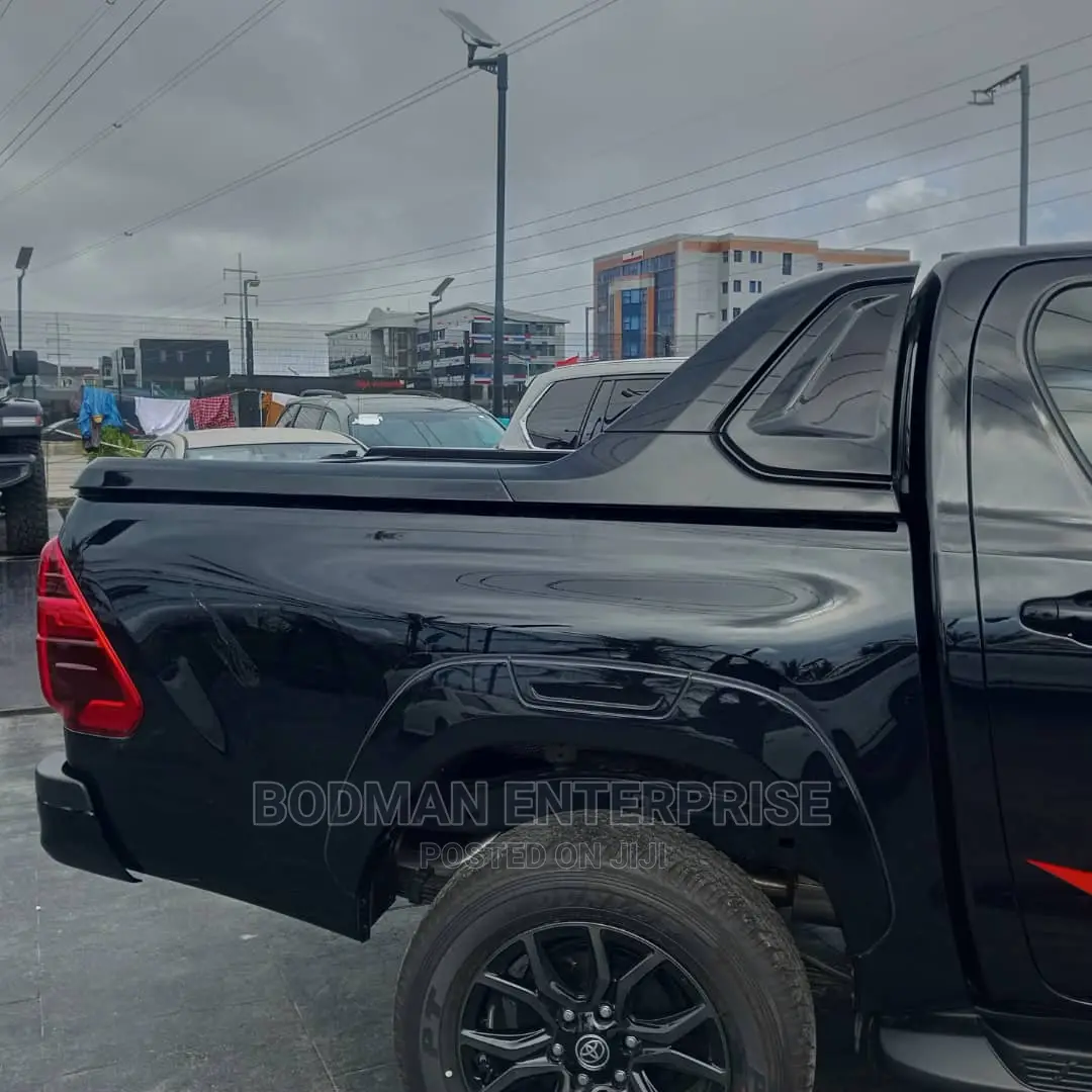 Hilux New Model Boot Cover Rolling With Complete Spoiler =*