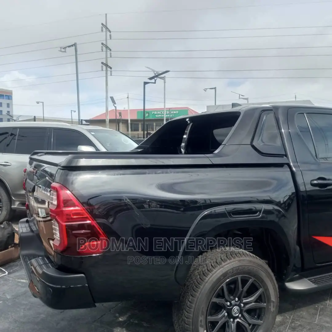 Hilux New Model Boot Cover Rolling With Complete Spoiler =*