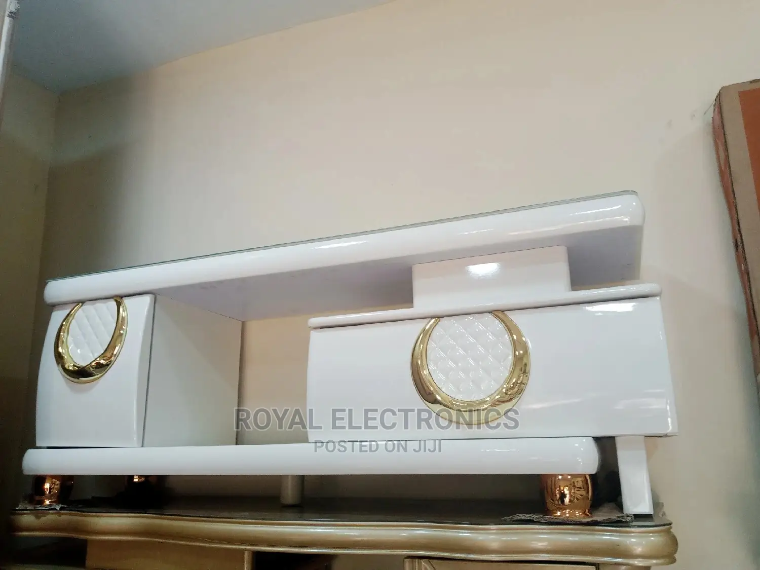 Trendy Design Imported Royal Center Table With Drawer