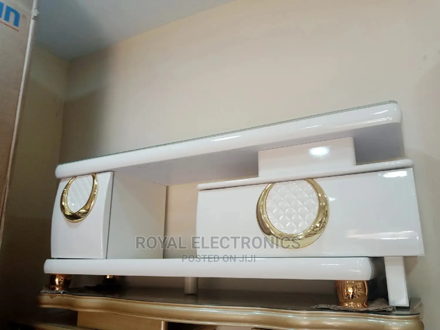 Trendy Design Imported Royal Center Table With Drawer