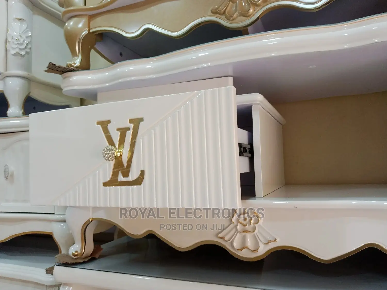 Amazing New LV Modern Center Table With Drawer
