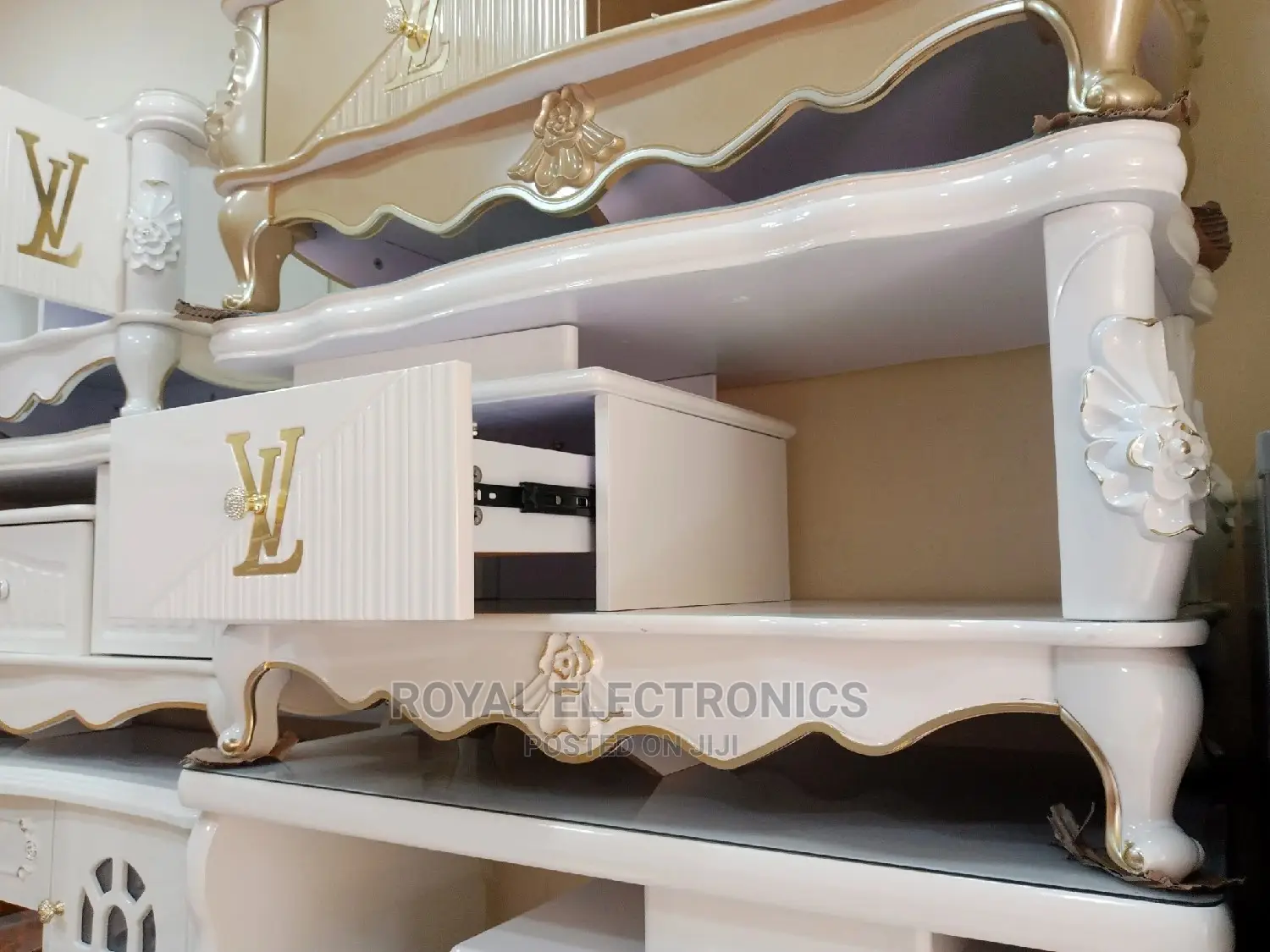 Top Quality LV Modern Center Table With Drawer
