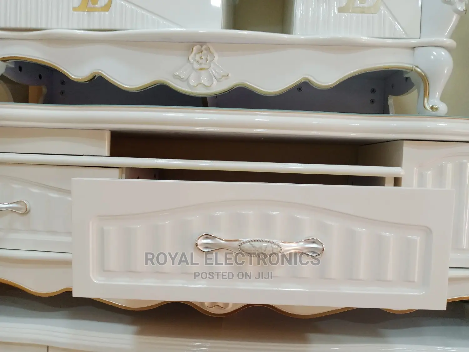 Newly Released Royal(1.5meter) TV Stand With Drawer