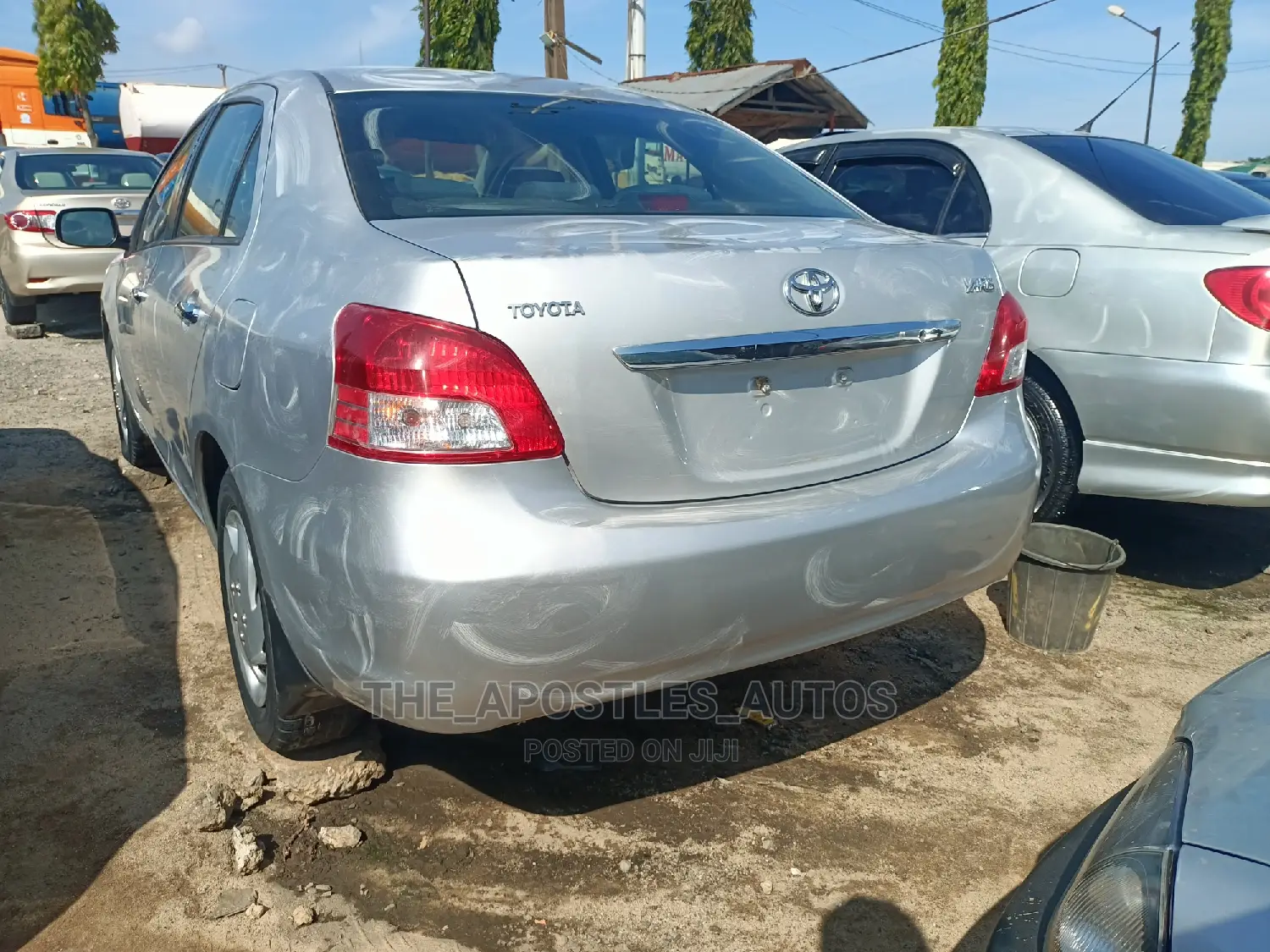 Toyota Yaris Base Sedan 4dr 2010 Silver