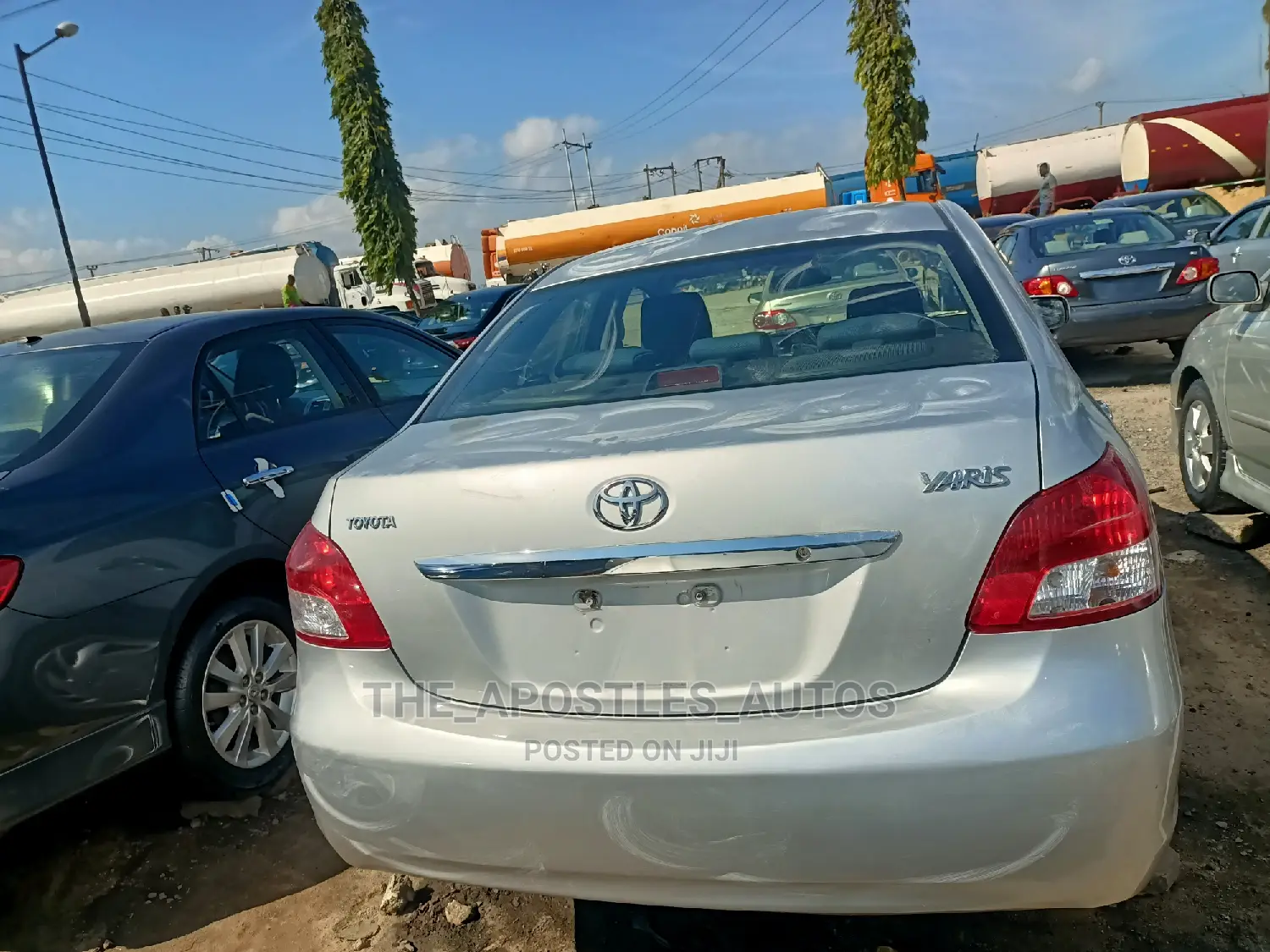 Toyota Yaris Base Sedan 4dr 2010 Silver