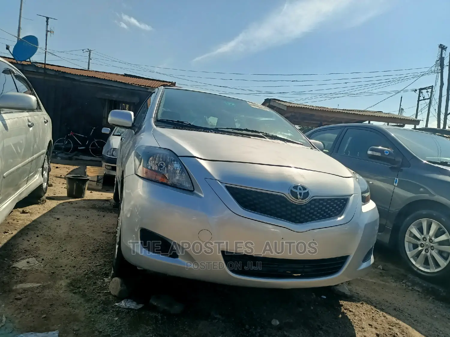 Toyota Yaris Base Sedan 4dr 2010 Silver