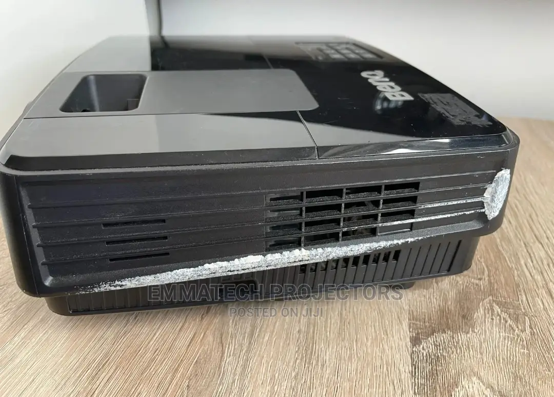 Bright And Large Venue Projectors