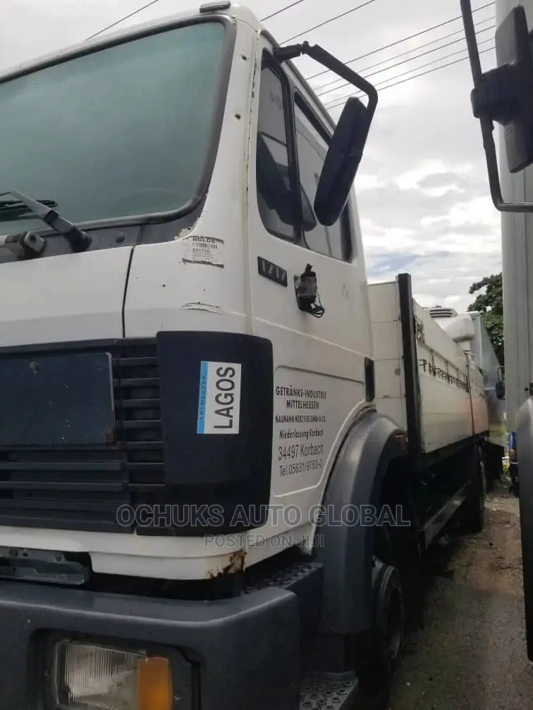 M/Benz Truck Pick Up Van 1717 Model