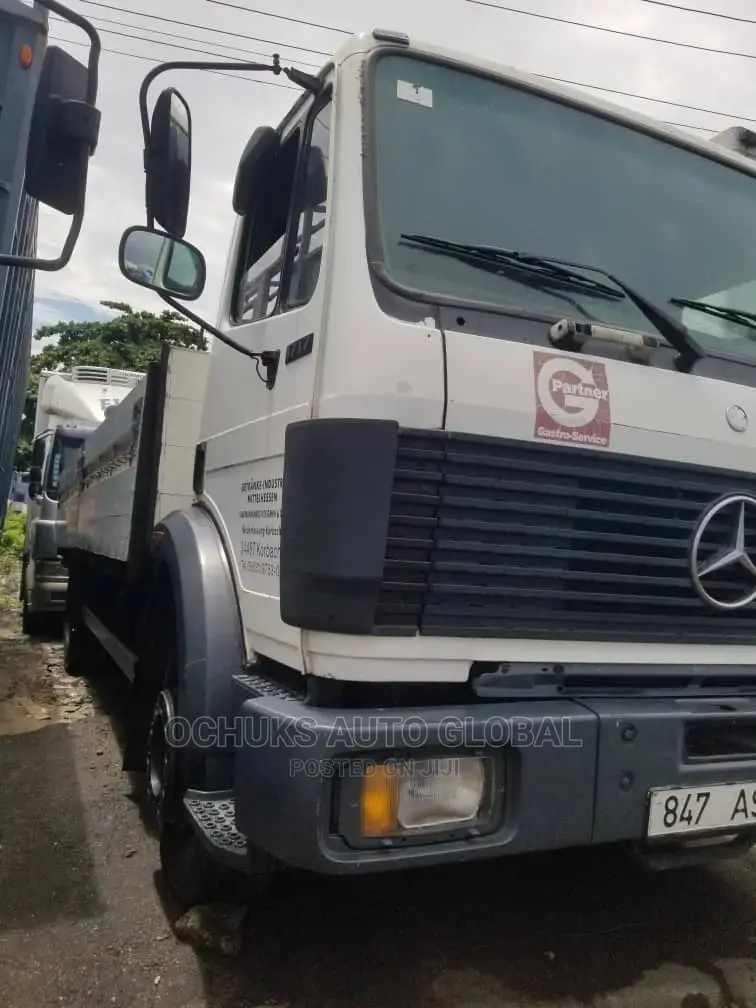 M/Benz Truck Pick Up Van 1717 Model