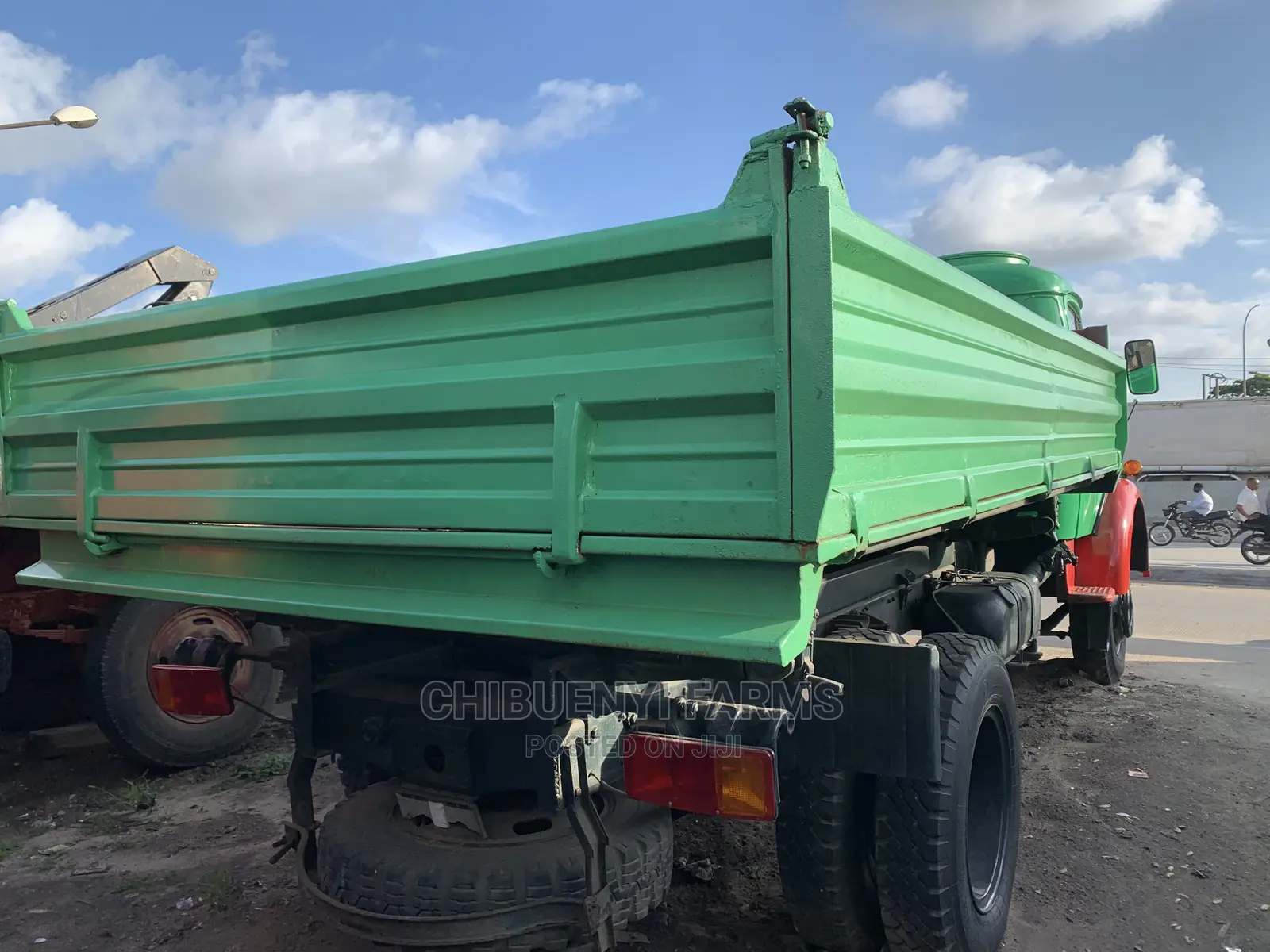 Mercedes 911 Tipper With Auxiliary
