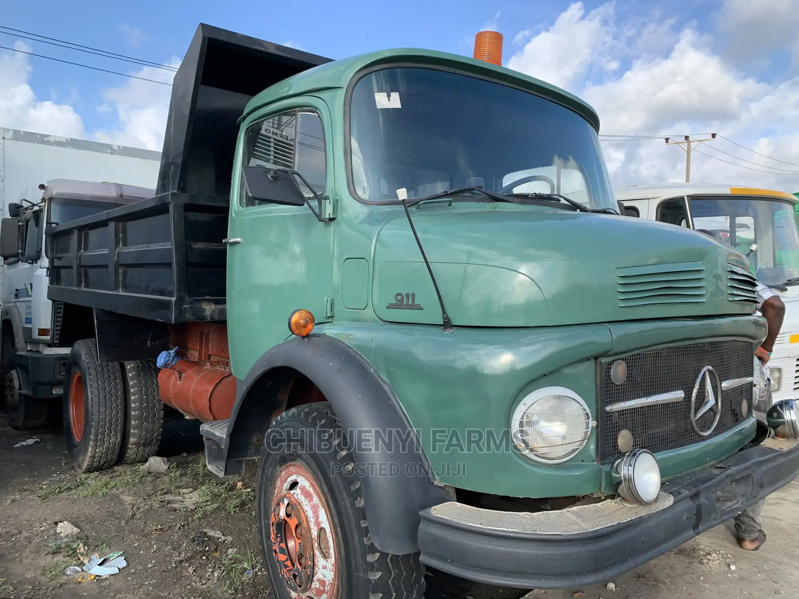 Mercedes 911 Tipper Auxiliary, 15tons/6 Tyres,