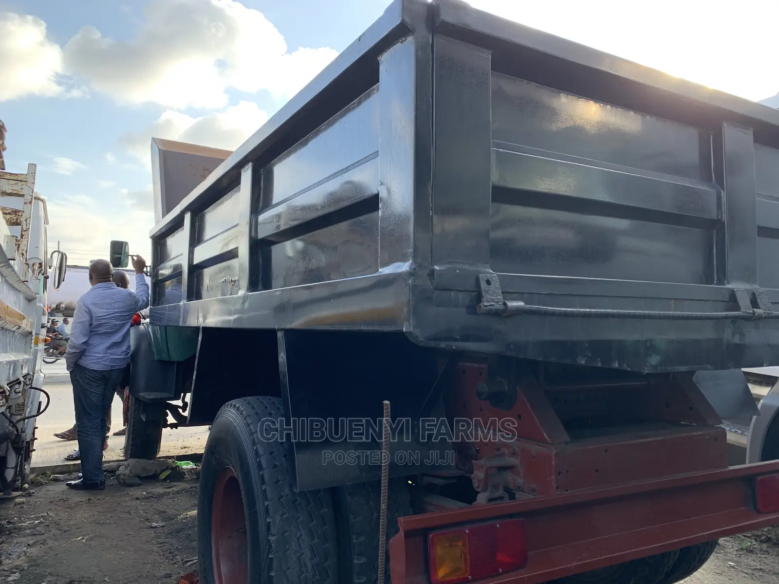Mercedes 911 Tipper Auxiliary, 15tons/6 Tyres,
