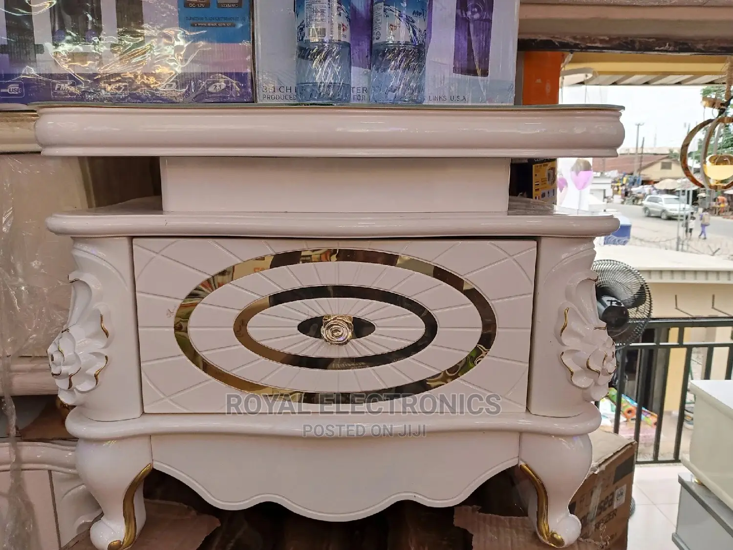 Classic Royal Mini Center Table