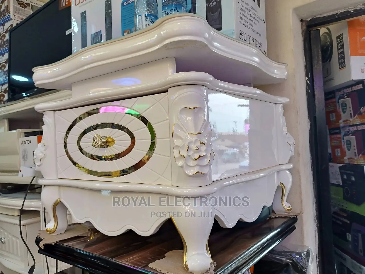 Classic Royal Mini Center Table