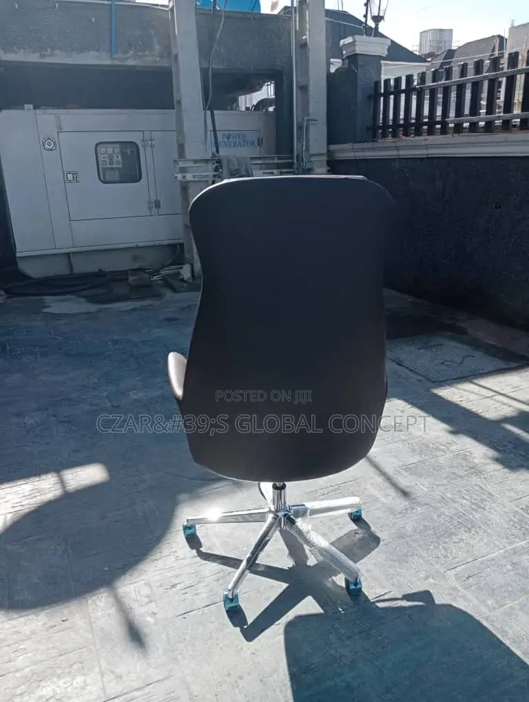 Quality Executive Adjustable Swivel Leather Office Chair.