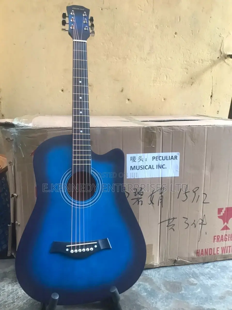 Professional Yamaha Acoustic Guitar With Bag and Belt