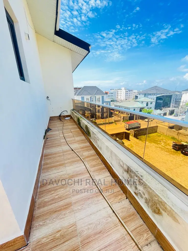4bdrm Penthouse in Lekki Phase One for rent